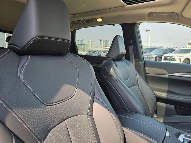 Certified 2025 INFINITI QX60 Luxe w/ Cargo Package AWD/4WD image 9