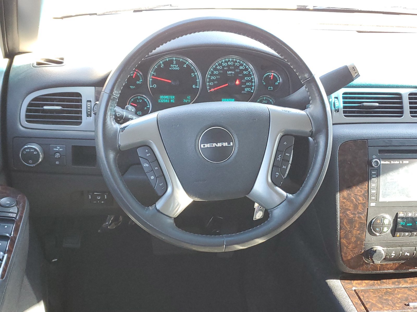 Used 2012 GMC Yukon XL Denali AWD/4WD image 12