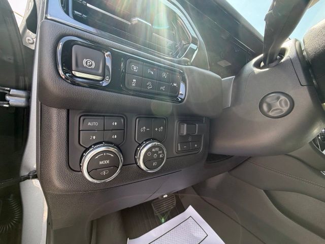New 2026 GMC Yukon XL AT4 w/ AT4 Premium Plus Package AWD/4WD image 7
