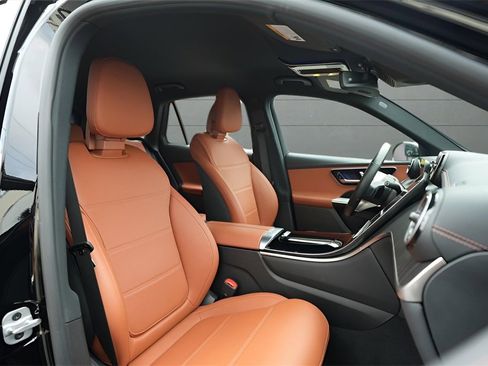 Used 2023 Mercedes-Benz GLC 300 4MATIC w/ Exclusive Trim Package image 36