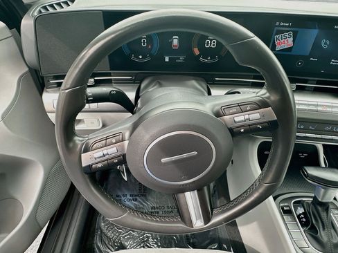 Used 2025 Hyundai Kona SEL AWD/4WD image 17