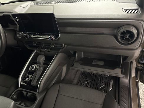 Used 2023 Chevrolet Colorado Trail Boss w/ Technology Package image 21