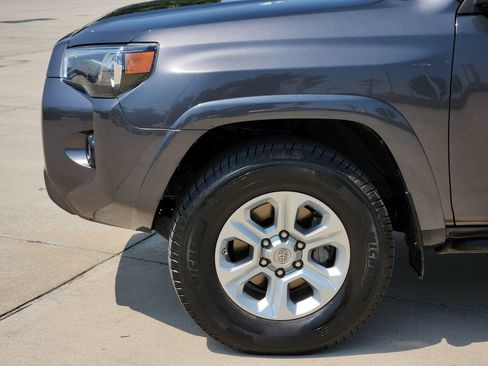 Used 2016 Toyota 4Runner SR5 AWD/4WD image 8