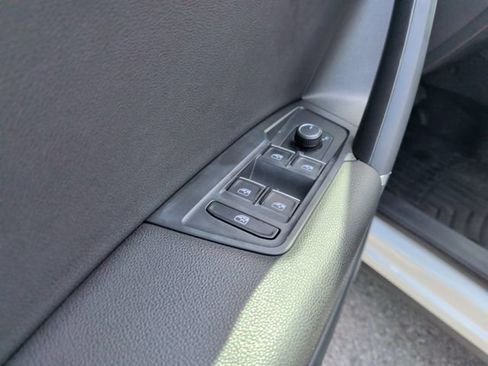Used 2018 Volkswagen Tiguan SEL AWD/4WD image 11