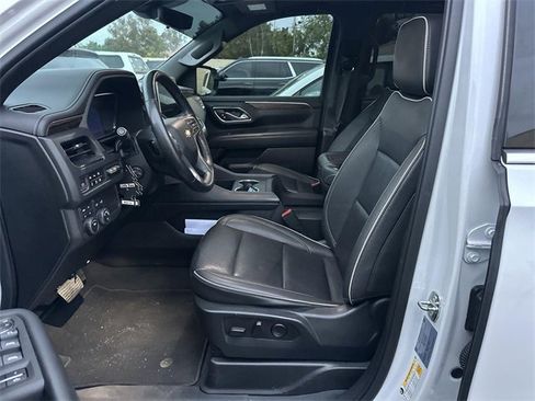 Used 2023 Chevrolet Suburban Premier image 7