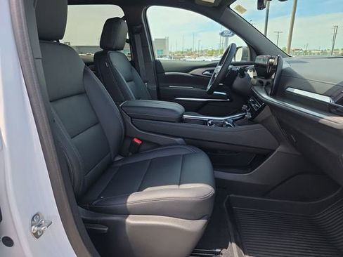 Used 2026 Chevrolet Traverse LT w/ Driver Confidence Package FWD image 16