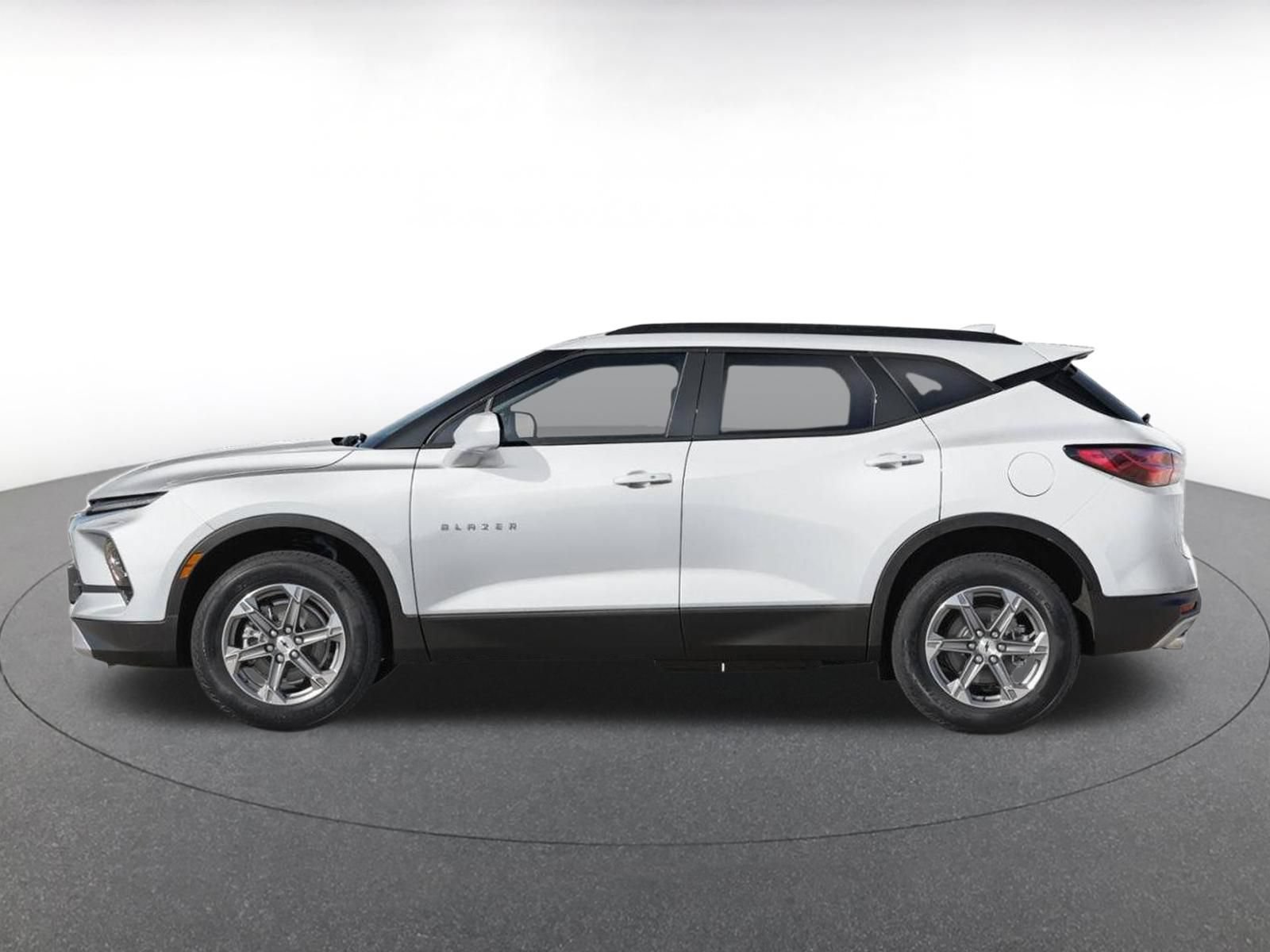 Used 2026 Chevrolet Blazer LT FWD image 3