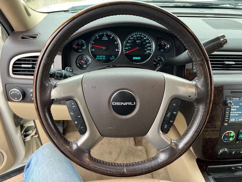 Used 2009 GMC Yukon XL Denali image 10
