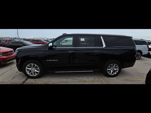 Used 2026 Chevrolet Suburban Premier w/ Sun And Tow Package AWD/4WD image 12