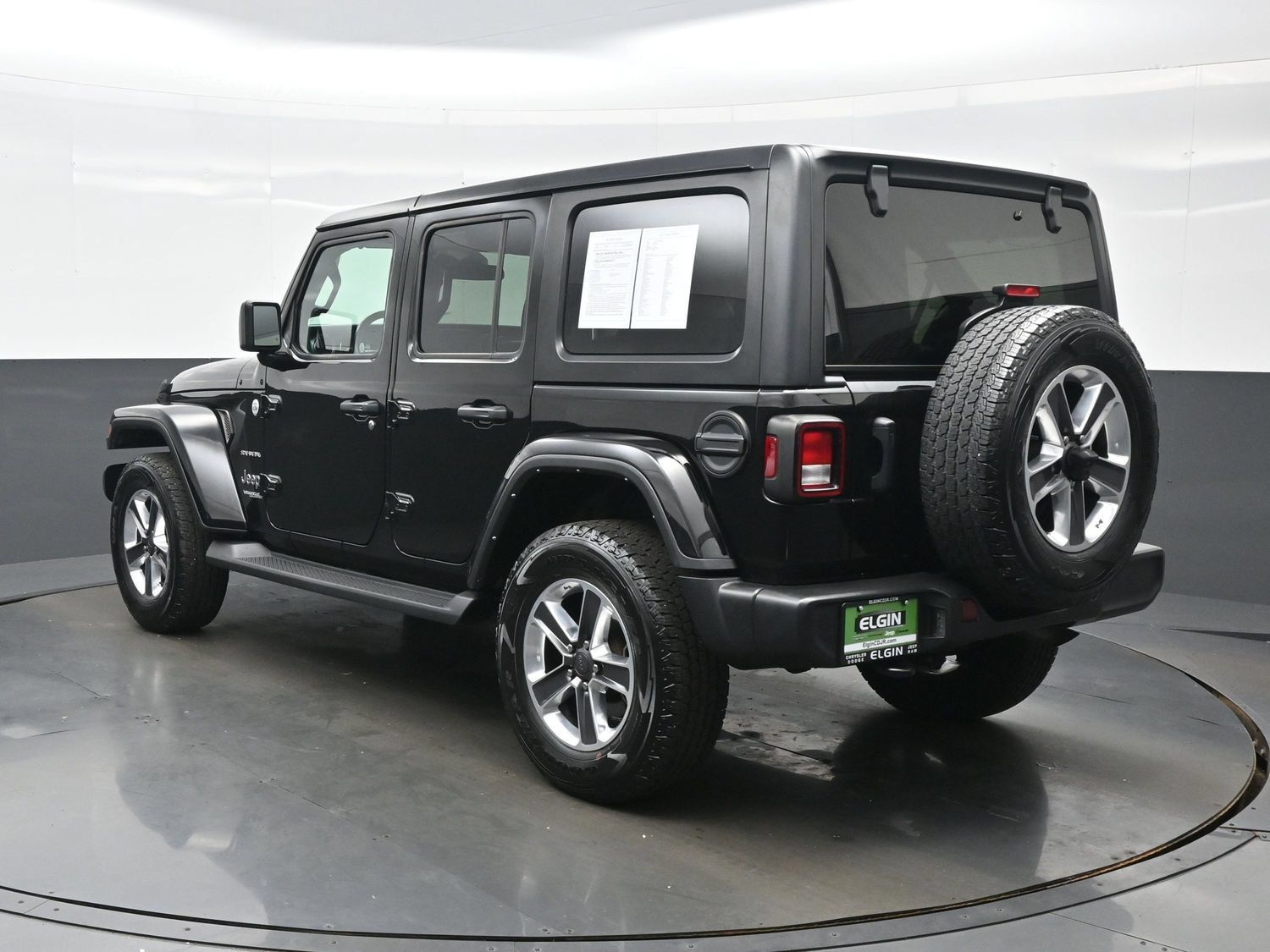 Used 2021 Jeep Wrangler Unlimited Sahara w/ Cold Weather Group AWD/4WD image 5