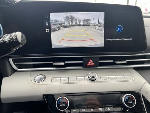 Used 2025 Hyundai Elantra Limited image 15