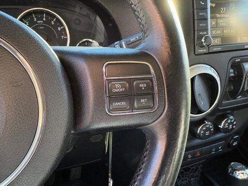 Used 2015 Jeep Wrangler Unlimited Sahara image 23