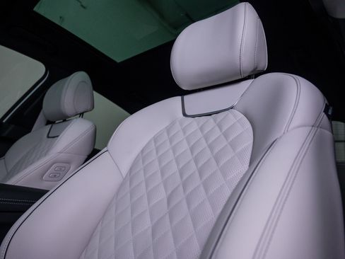 Used 2025 Genesis G70 3.3T Advanced image 19