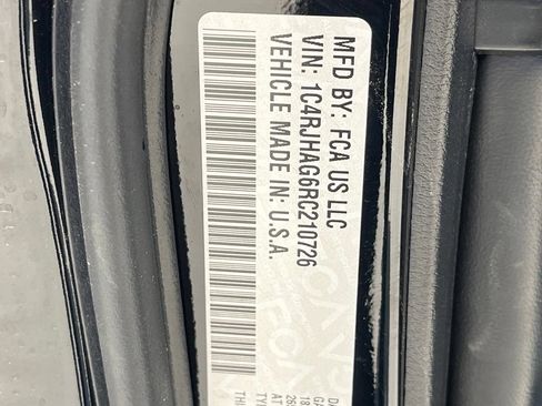 Certified 2024 Jeep Grand Cherokee Altitude AWD/4WD image 18
