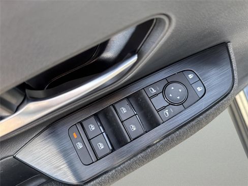 Used 2026 Nissan Kicks SV FWD image 18