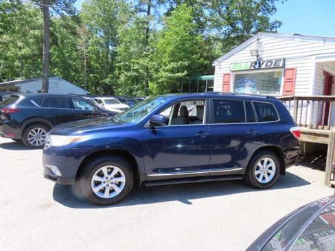 Used 2012 Toyota Highlander SE w/ Tow Pkg AWD/4WD image 9