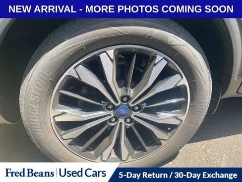 Used 2022 Ford Escape SE w/ SE Sport Appearance Package AWD/4WD image 16