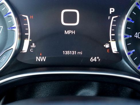 Used 2020 Chrysler Pacifica Limited FWD image 37