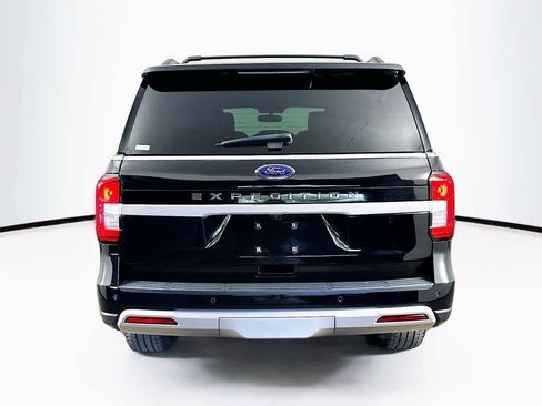 Certified 2023 Ford Expedition XLT image 5