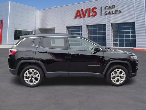 Used 2025 Jeep Compass Latitude w/ Sun & Sound Group AWD/4WD image 5