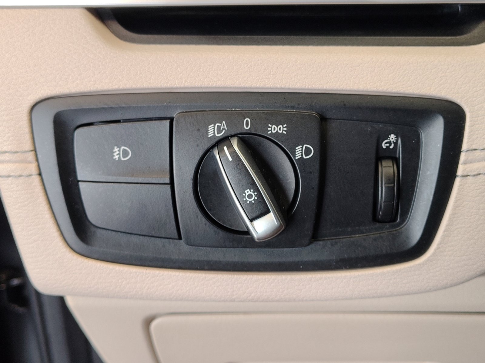 Used 2019 BMW X2 sDrive28i FWD image 25