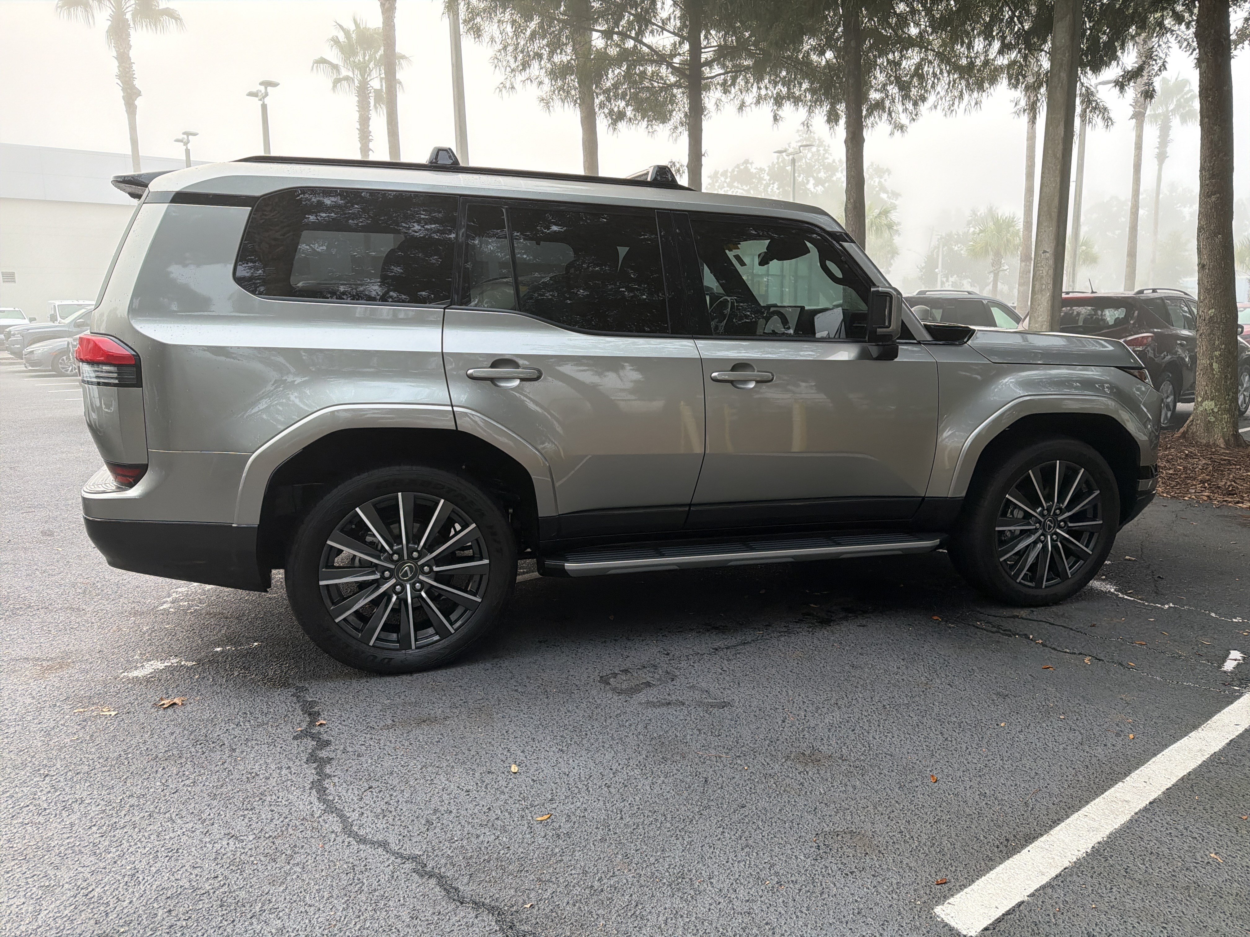 Used 2025 Lexus GX 550 w/ Cold Area Package AWD/4WD image 10