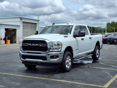 Used 2024 RAM 2500 Big Horn AWD/4WD image 2