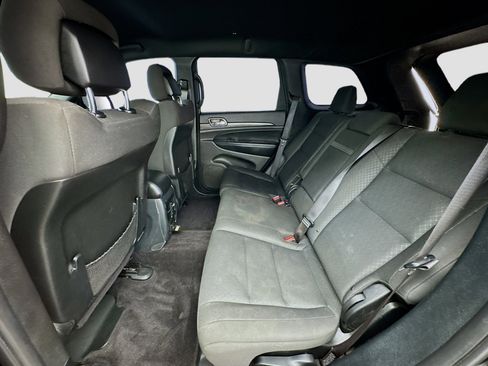 Used 2019 Jeep Grand Cherokee Laredo image 15