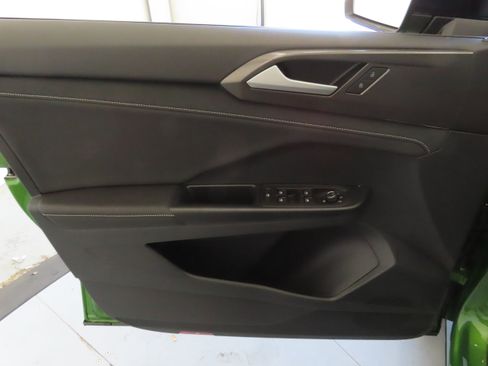 New 2026 Volkswagen Taos SE FWD image 11