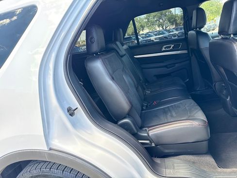 Used 2019 Ford Explorer XLT w/ Equipment Group 202A image 26