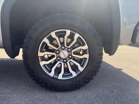 Used 2023 GMC Sierra 1500 AT4 w/ Technology Package AWD/4WD image 9