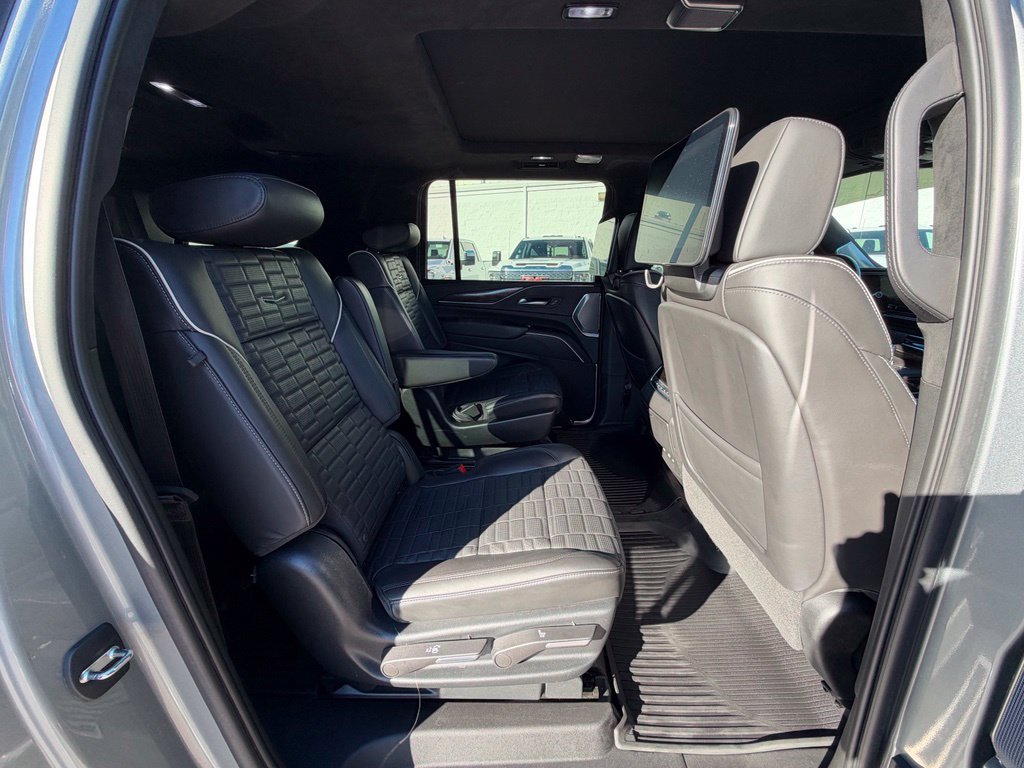 Used 2023 Cadillac Escalade ESV Sport Platinum w/ Heavy-Duty Trailer Package AWD/4WD image 21