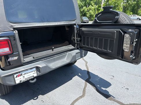 Used 2022 Jeep Wrangler Unlimited Sport AWD/4WD image 19