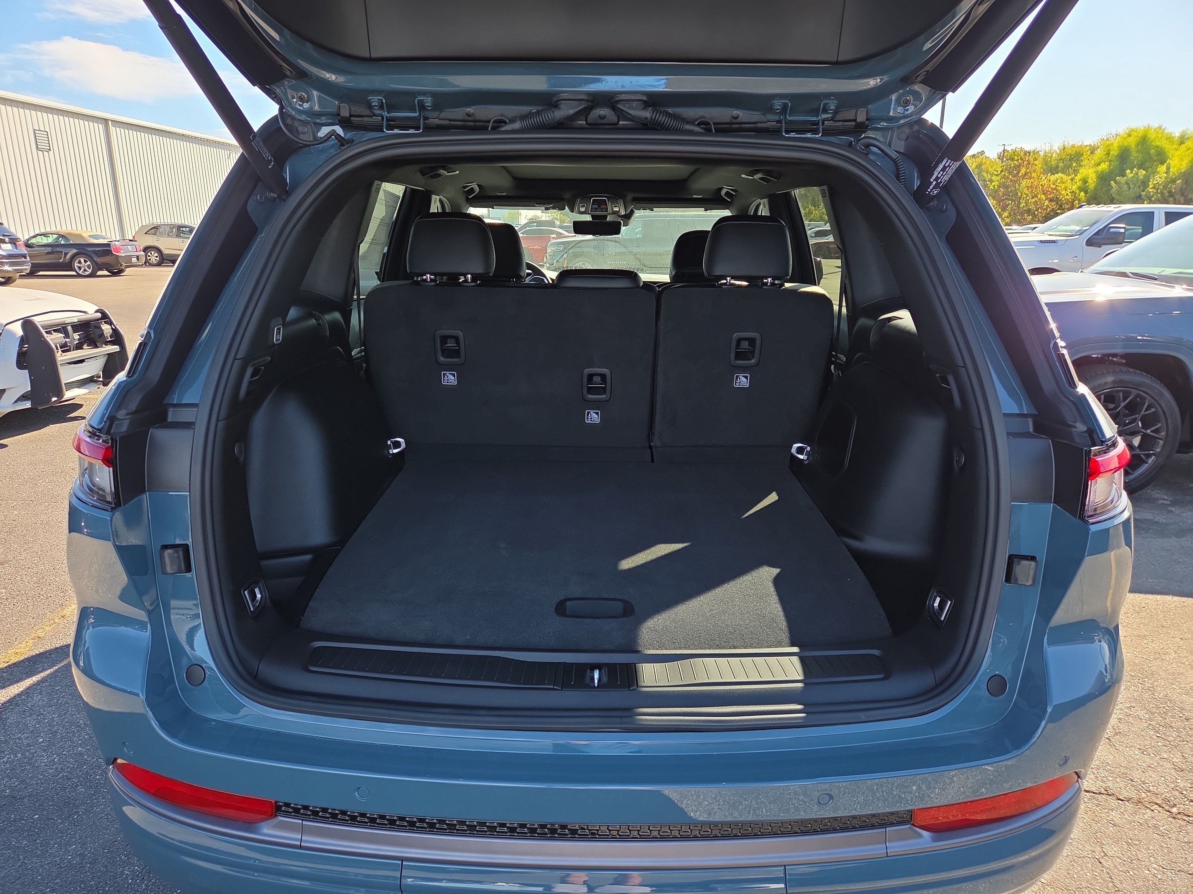 New 2027 Jeep Grand Cherokee Limited AWD/4WD image 4