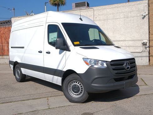 Used 2025 Mercedes-Benz Sprinter 2500 image 2