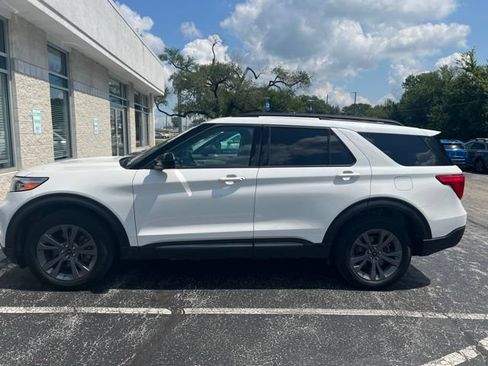 Used 2023 Ford Explorer XLT w/ Equipment Group 202A AWD/4WD image 2
