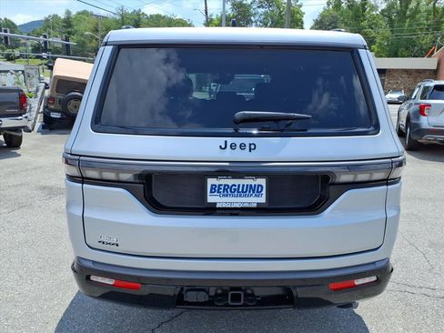 New 2026 Jeep Grand Wagoneer Limited w/ 8-Passenger Seating Package AWD/4WD image 5
