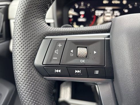 Used 2025 Mitsubishi Outlander AWD image 28