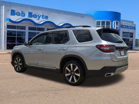 Used 2024 Honda Pilot Touring image 7