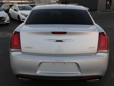 Used 2019 Chrysler 300 Touring w/ Sport Appearance Package image 4