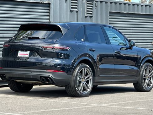 Certified 2023 Porsche Cayenne AWD/4WD image 8