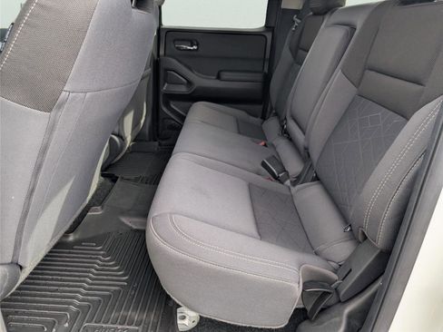 Used 2025 Nissan Frontier SV w/ SV Convenience Package image 32