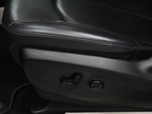 Used 2023 Chrysler Pacifica Touring-L FWD image 23