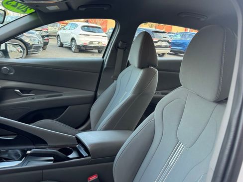 Used 2023 Hyundai Elantra SEL image 14