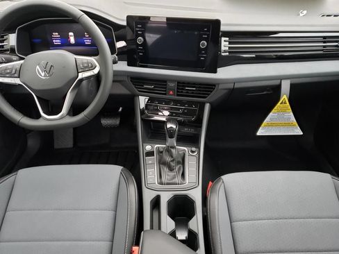 New 2026 Volkswagen Jetta SE FWD image 9