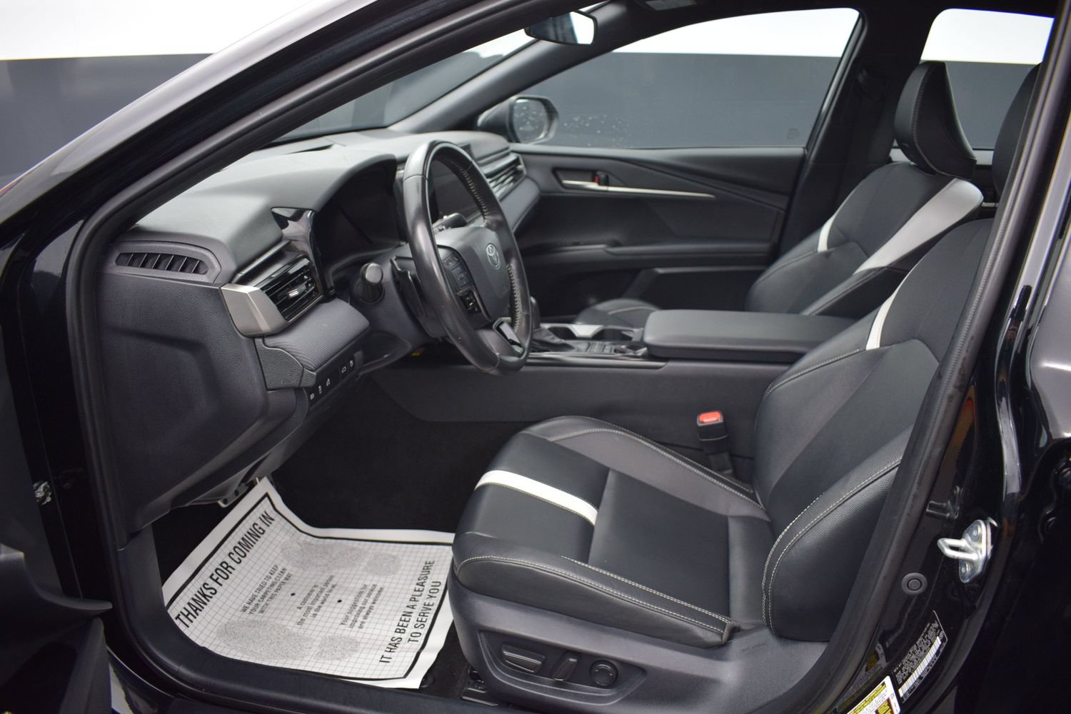 Used 2025 Toyota Camry SE FWD image 13