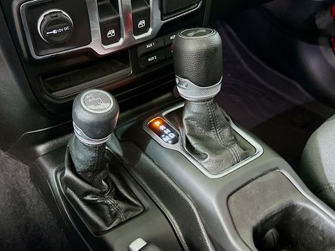 Used 2021 Jeep Wrangler Sport AWD/4WD image 23