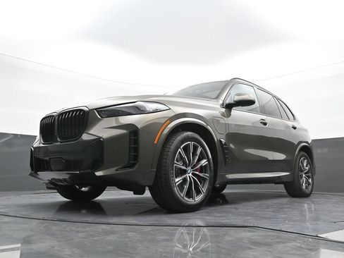 New 2026 BMW X5 xDrive50e w/ M Sport Package AWD/4WD image 23