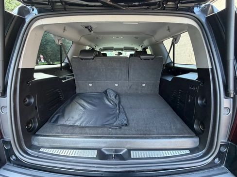 Used 2020 Chevrolet Suburban LT w/ Luxury Package AWD/4WD image 9