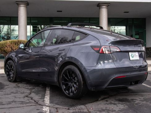 Used 2021 Tesla Model Y Long Range image 5